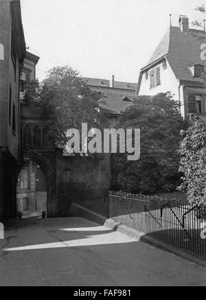 Das Dreikönigenpförtchen eine der Romanischen Kirche St. Maria Im Kapitol in Köln, Deutschland 1920er Jahre. In der romanischen Kirche St. Maria im Kapitol in Köln der 1920er Jahre. Stockfoto