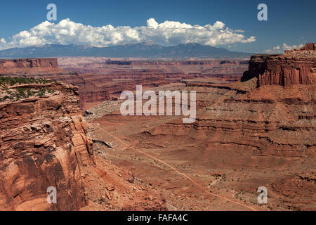 Blick vom Shafer Canyon Overlook Richtung Shafer Canyon, Landschaft, Insel im Himmel, Canyonlands National Park, Utah. Stockfoto