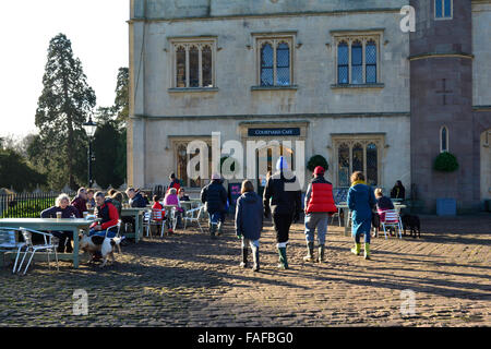 Ashton Gericht Estate, UK. 29. Dezember 2015. Großbritannien Wetter. Menschen, die genießen eines schönen warmen und sonnigen Tages im Winter bei Ashton Gericht Estate in Bristol. Robert Timoney/AlamyLiveNews Stockfoto