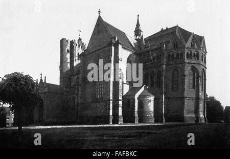 Sterben Sie Gotische Stiftskirche St. Martin Und St. Severus in Münstermaifeld, Deutschland 1930er Jahre. St. Martin und St. Severus Kirche in Muenstermaifeld, Deutschland der 1930er Jahre. Stockfoto