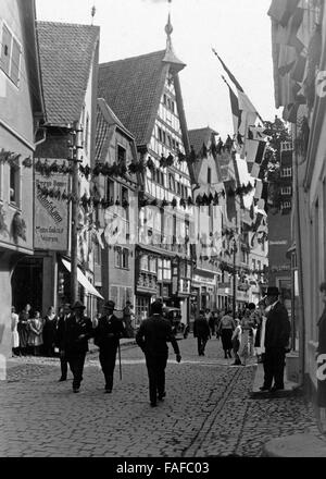 Fachwerkhaus in Einer Geschäftsstraße in Bad Münstereifel, Deutschland 1930er Jahre. Fachwerkhaus in einer Einkaufsstraße in Bad Muenstereifel, Deutschland der 1930er Jahre. Stockfoto