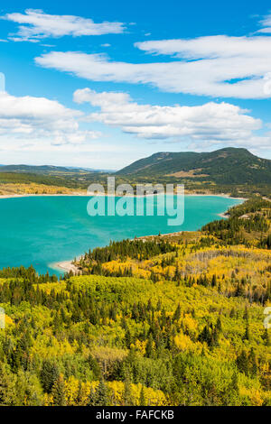 Malerische Aussicht auf Stausee in Kananaskis Country Alberta Kanada im Sommer Stockfoto