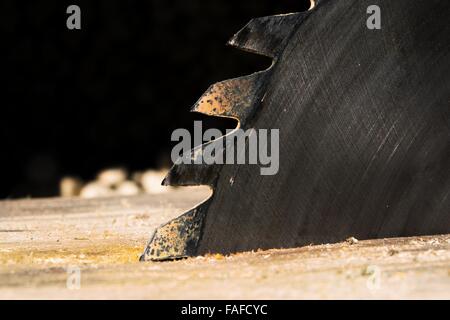 Alte rostige scharfe Kreissäge klingen Closeup ausgeschaltet Stockfoto