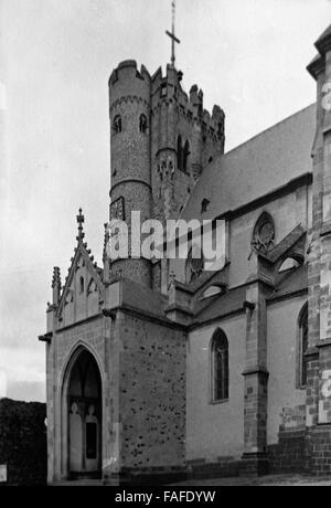 Eingangsportal der Kirche St. Martin Und St. Severus in Münstermaifeld, Deutschland 1930er Jahre. Eingang zum St. Martin und St. Severus Kirche in Muenstermaifeld, Deutschland der 1930er Jahre. Stockfoto