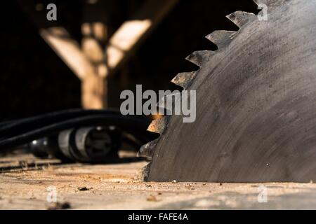 Alte rostige scharfe Kreissäge klingen Closeup ausgeschaltet Stockfoto