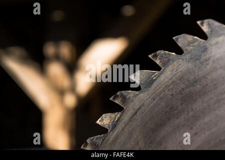 Alte rostige scharfe Kreissäge klingen Closeup ausgeschaltet Stockfoto