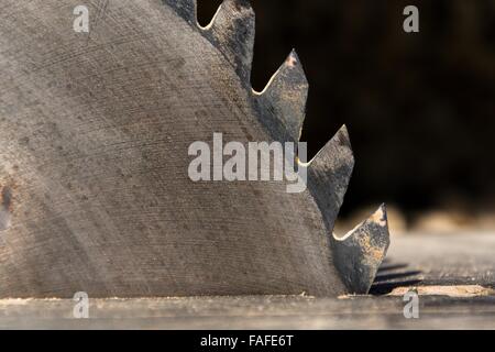 Alte rostige scharfe Kreissäge klingen Closeup ausgeschaltet Stockfoto