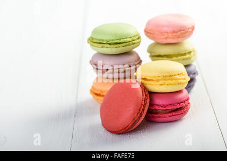 Französische Macarons auf White Boards Background Stockfoto