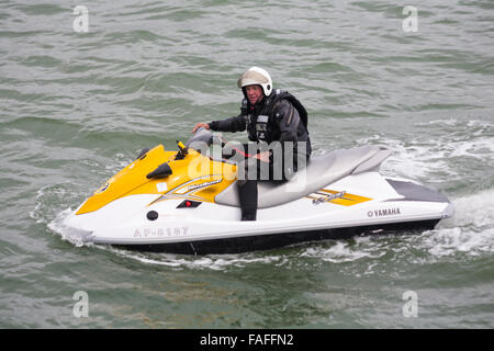 Mann auf Jetski in Bournemouth im August Stockfoto