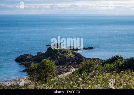 Der Turm und Wachhaus am Portelet Bay Jersey, Kanalinseln Stockfoto