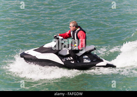 Mann auf Jetski in Bournemouth im August Stockfoto