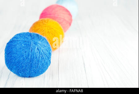 Retro-getönten Garn Kugeln Hintergrund, Platz für Text. Stockfoto