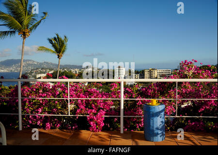 Blick auf die Bucht von Acapulco und den alten Teil der Stadt, Acapulco, Mexiko. Stockfoto