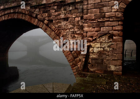 Brücken über den Fluss Tweed, Berwick-Upon-Tweed, Northumberland - Berwick Alte Brücke und Royal Tweed Bridge. Großbritannien Stockfoto