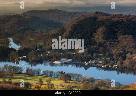 Lakeside und Sommer Haus Knott gesehen von Gummer wie in der Nähe von Newby Brücke, Lake District, Cumbria Stockfoto