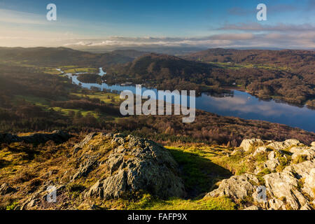 Lakeside und Sommer Haus Knott gesehen von Gummer wie in der Nähe von Newby Brücke, Lake District, Cumbria Stockfoto