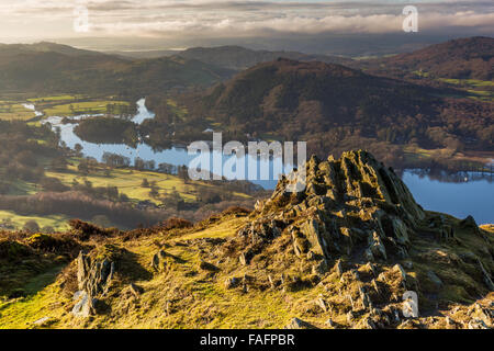 Lakeside und Sommer Haus Knott gesehen von Gummer wie in der Nähe von Newby Brücke, Lake District, Cumbria Stockfoto