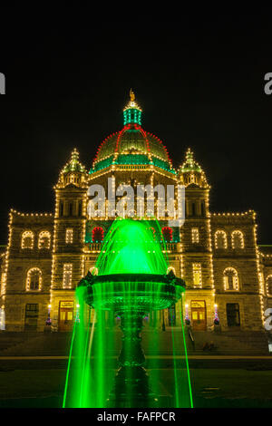 British Columbia legislative Gebäude in weihnachtlichen Farben beleuchtet Stockfoto