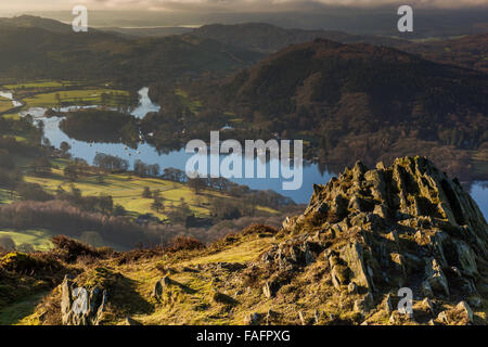 Lakeside und Sommer Haus Knott gesehen von Gummer wie in der Nähe von Newby Brücke, Lake District, Cumbria Stockfoto