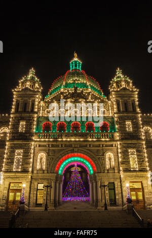 British Columbia legislative Gebäude in weihnachtlichen Farben beleuchtet Stockfoto