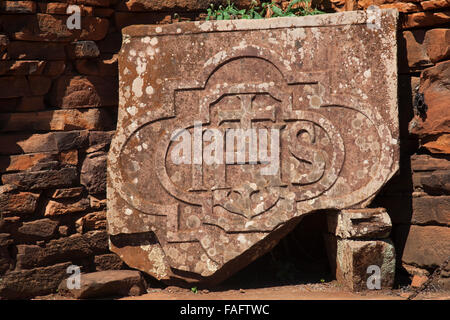 Jesuiten Emblem, Ruinen der Jesuitenmission San Ignacio Mini, Provinz Misiones, Argentinien Stockfoto