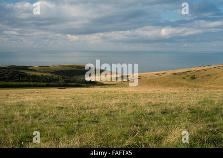 Dramatische Wolken über den Blick über Downland, Messing-Punkt und das Meer entlang der sieben Schwestern in Sussex 3 Rücken Stockfoto