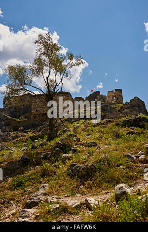 Blick hinauf am oberen Wallburg (Akropolis).  Ruinen von hellenistischen Periode. Stockfoto