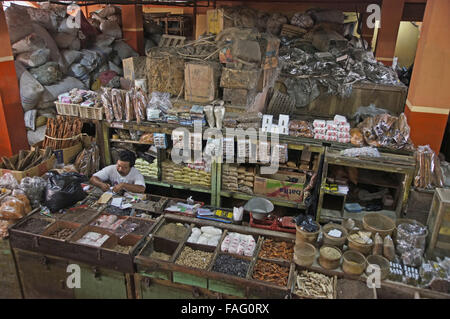 Indonesische Gewürz-Markt-Verkäufer Stockfoto