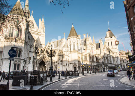 Eingang zu den königlichen Höfen von Gerechtigkeit, Fleet Street, London, England, UK Stockfoto