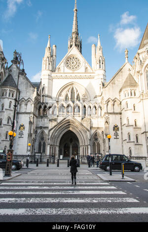 Eingang zu den königlichen Höfen von Gerechtigkeit, Fleet Street, London, England, UK Stockfoto