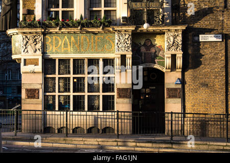 Der schwarze Mönch Public House, Queen Victoria Street, London EC4V 4EG Stockfoto