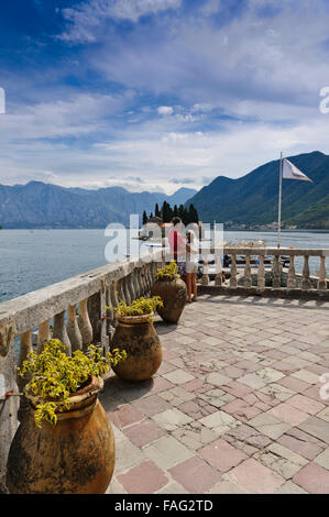 Einen malerischen Blick von der Insel der Madonna auf den Felsen, Perast, Bucht von Kotor, Montenegro. Stockfoto