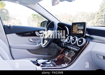 Marseille, Frankreich 6. März 2014: Mercedes-Benz C-Klasse t-Modell 2014 2015 Interieur auf 6. März 2014 in Marseille, Frankreich. Stockfoto