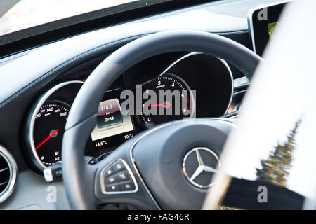 Marseille, Frankreich 6. März 2014: Mercedes-Benz C-Klasse t-Modell 2014 2015 Interieur auf 6. März 2014 in Marseille, Frankreich. Stockfoto