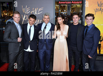 LOS ANGELES, CA - 20. August 2015: Jonny Weston, Shiloh Fernandez, Direktor Max Joseph, Emily Ratajkowski, Zac Efron & Alex Shaffer bei der Los Angeles-Premiere ihres Films "Wir sind deine Freunde" am TCL Chinese Theatre in Hollywood. Los Angeles. Stockfoto