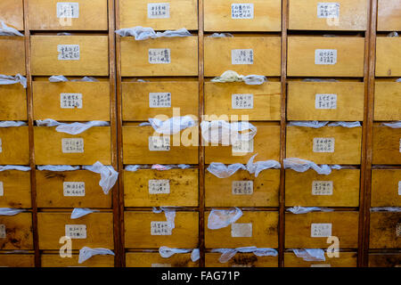 Traditionelle chinesische Medizin und Ergänzungen Store in China Town San Francisco. Stockfoto