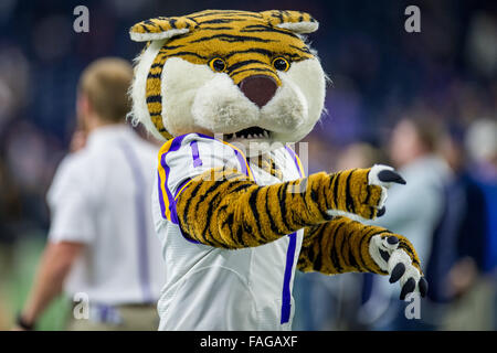 Houston, Texas, USA. 29. Dezember 2015. LSU Tigers Maskottchen Mike vor der Advocare Texas Bowl NCAA Football-Spiel zwischen der LSU Tigers und die Texas Tech Red Raiders NRG-Stadion in Houston, TX am 29. Dezember 2015. Bildnachweis: Trask Smith/ZUMA Draht/Alamy Live-Nachrichten Stockfoto