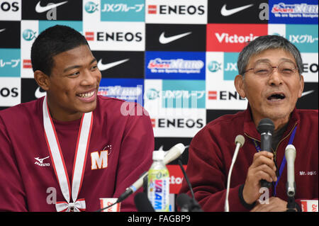 Tokyo Metropolitan Gymnasium, Tokio, Japan. 29. Dezember 2015. (L-R) Rui Hachimura, Hisao Sato (), 29. Dezember 2015 - Basketball: JX-ENEOS WINTER WM 2014 die 46. All Japan Highschool Basketball Turnier am Tokyo Metropolitan Gymnasium, Tokio, Japan. © AFLO SPORT/Alamy Live-Nachrichten Stockfoto