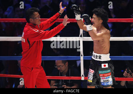 Ariake Coliseum, Tokio, Japan. 29. Dezember 2015. Naoya Inoue (JPN), 29. Dezember 2015 - Boxen: WBO Superfly Gewicht Titelkampf im Ariake Coliseum, Tokio, Japan. Naoya Inoue gewann durch TKO nach 2. Runden. Bildnachweis: Yusuke Nakanishi/AFLO SPORT/Alamy Live-Nachrichten Stockfoto