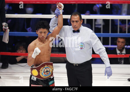 Ariake Coliseum, Tokio, Japan. 29. Dezember 2015. Naoya Inoue (JPN), 29. Dezember 2015 - Boxen: WBO Superfly Gewicht Titelkampf im Ariake Coliseum, Tokio, Japan. Naoya Inoue gewann durch TKO nach 2. Runden. Bildnachweis: Yusuke Nakanishi/AFLO SPORT/Alamy Live-Nachrichten Stockfoto