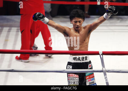 Ariake Coliseum, Tokio, Japan. 29. Dezember 2015. Naoya Inoue (JPN), 29. Dezember 2015 - Boxen: WBO Superfly Gewicht Titelkampf im Ariake Coliseum, Tokio, Japan. Naoya Inoue gewann durch TKO nach 2. Runden. Bildnachweis: Yusuke Nakanishi/AFLO SPORT/Alamy Live-Nachrichten Stockfoto