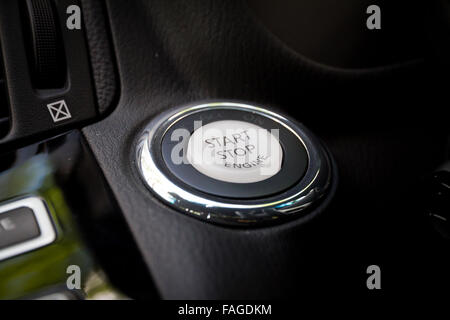 Einzelheiten über die Schaltfläche "Start" in einem Auto Stockfoto