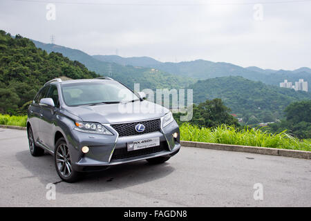 Hong Kong, China 24. Mai 2012: Lexus RX 450 h Hybrid SUV Probefahrt am 24. Mai 2012 in Hong Kong. Stockfoto