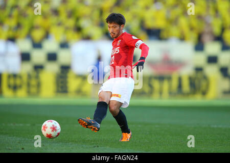 Ajinomoto Stadion, Tokio, Japan. 29. Dezember 2015. Yuki Abe (rot), 29. Dezember 2015 - Fußball: Des 95. Kaisers Cup alle Japan Fußball Meisterschaft Halbfinalspiel zwischen Urawa Red Diamonds 1-0 Kashiwa Reysol Ajinomoto Stadion, Tokio, Japan. © AFLO/Alamy Live-Nachrichten Stockfoto