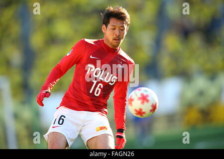 Ajinomoto Stadion, Tokio, Japan. 29. Dezember 2015. Takuya Aoki (rot), 29. Dezember 2015 - Fußball: Des 95. Kaisers Cup alle Japan Fußball Meisterschaft Halbfinalspiel zwischen Urawa Red Diamonds 1-0 Kashiwa Reysol Ajinomoto Stadion, Tokio, Japan. © AFLO/Alamy Live-Nachrichten Stockfoto