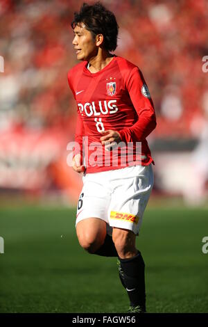 Ajinomoto Stadion, Tokio, Japan. 29. Dezember 2015. Yosuke Kashiwagi (rot), 29. Dezember 2015 - Fußball: Des 95. Kaisers Cup alle Japan Fußball Meisterschaft Halbfinalspiel zwischen Urawa Red Diamonds 1-0 Kashiwa Reysol Ajinomoto Stadion, Tokio, Japan. © AFLO/Alamy Live-Nachrichten Stockfoto