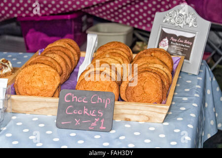 Choc Chip Cookies, Mohn Liebe Bäckerei stall, Weihnachtsmarkt, Jimmys Farm, Ipswich, Suffolk, UK, Dezember 2015 Stockfoto