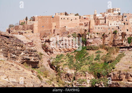 Rote Felsen und dekoriert alte Häuser, Kawkaban, nordwestlich von Sana ' a, befestigte Stadt, Dorf, Republik Jemen, Alltag Stockfoto