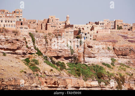 Rote Felsen und dekoriert alte Häuser, Kawkaban, nordwestlich von Sana ' a, befestigte Stadt, Dorf, Republik Jemen, Alltag Stockfoto