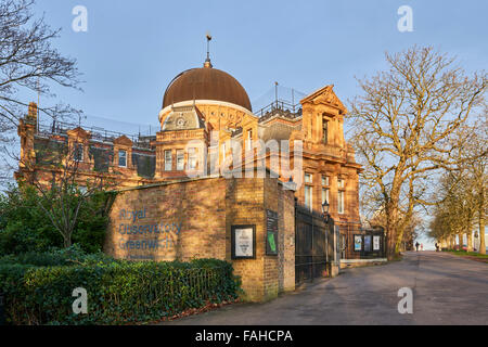 LONDON, UK - 28. Dezember: Rückseite des Royal Observatory Greenwich, neben der Meridian-Linie. 28. Dezember 2015 in London. Stockfoto